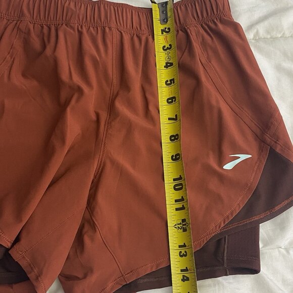 Brooks Woman Size Medium Copper Run Raisin Chaser 2 in1 5" Shorts Recycled Fabri - Picture 6 of 12
